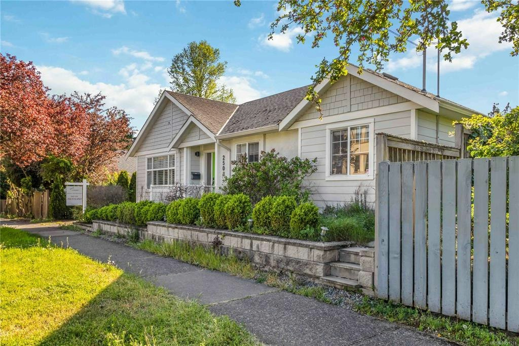 2508 Shakespeare Street, Victoria, BC, V8R 4G5 - 39