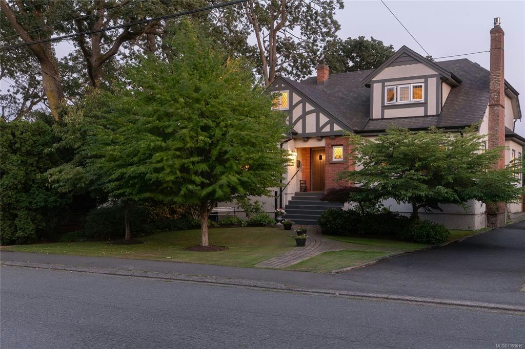 2125 Central Avenue, Oak Bay, BC, V8S 2R4 - 2