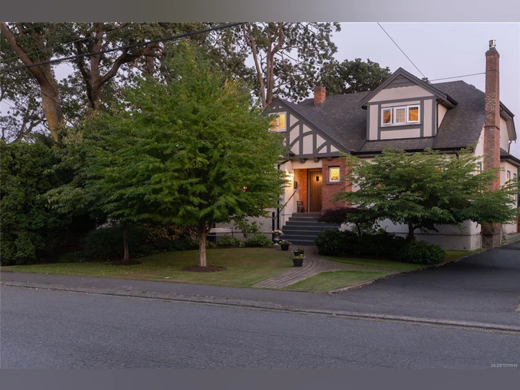 2125 Central Avenue, Oak Bay, BC, V8S 2R4 - 2