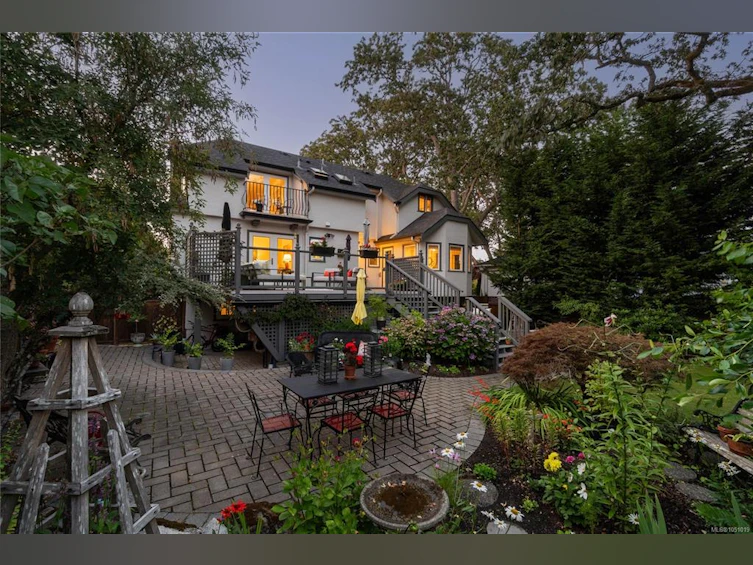 2125 Central Avenue, Oak Bay, BC, V8S 2R4 - 39