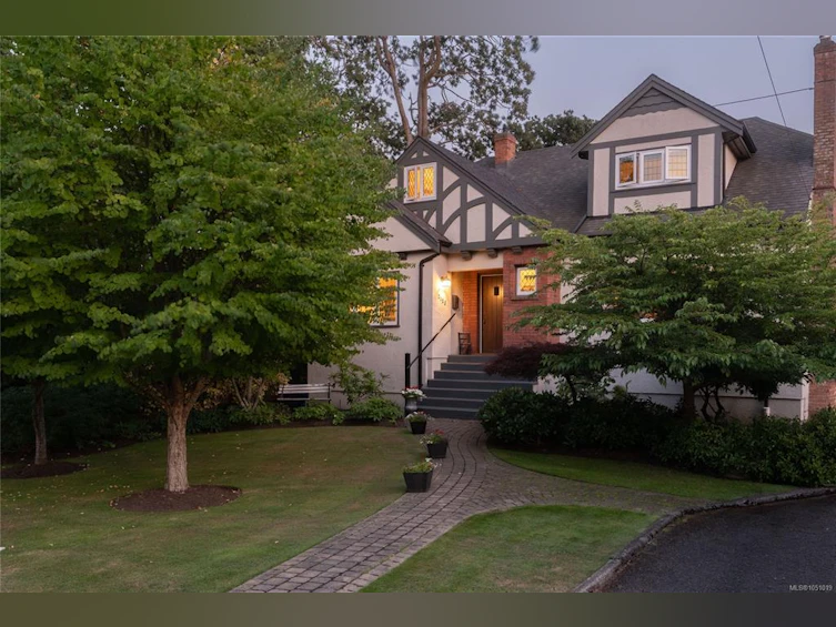2125 Central Avenue, Oak Bay, BC, V8S 2R4