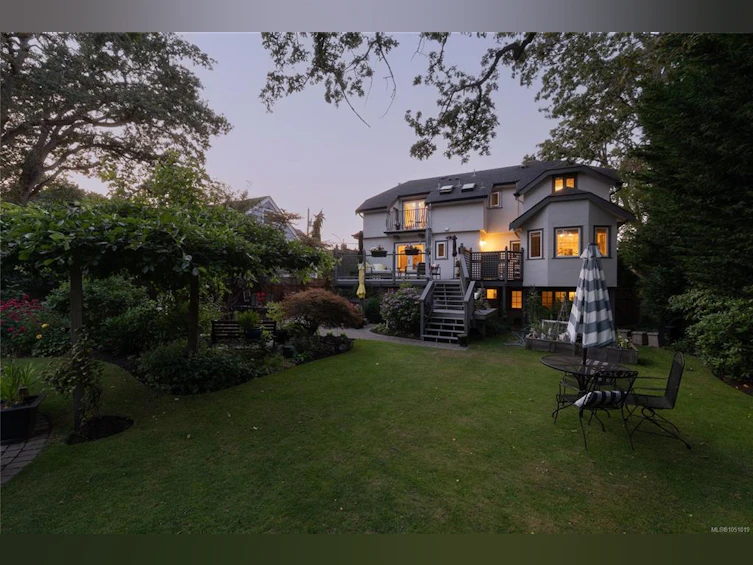 2125 Central Avenue, Oak Bay, BC, V8S 2R4 - 38
