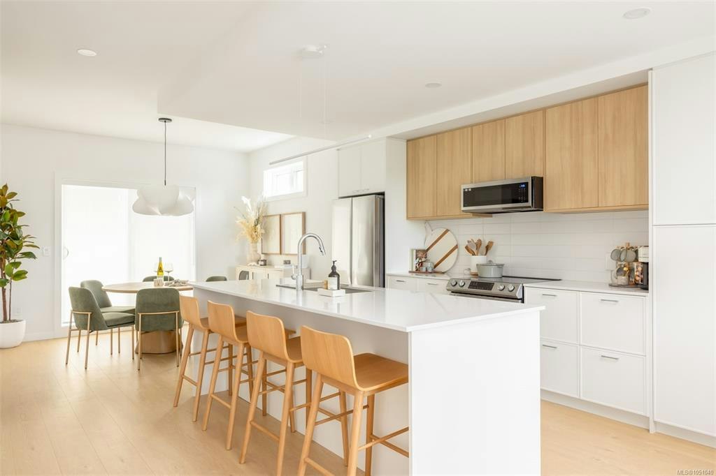 TH10-3450 Whittier Avenue, Saanich, BC, V8Z 3R2