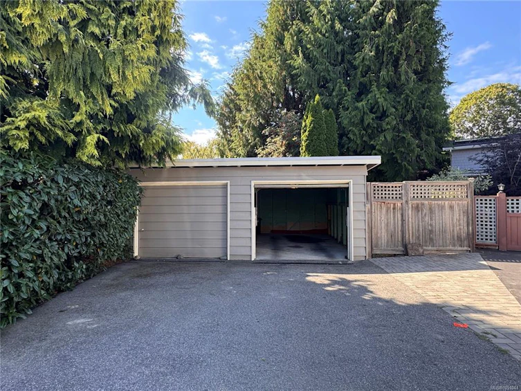 2568 Margate Avenue, Oak Bay, BC, V8S 3A4 - 26