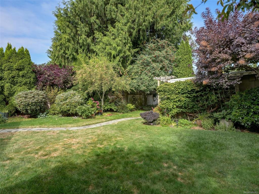 2568 Margate Avenue, Oak Bay, BC, V8S 3A4 - 16