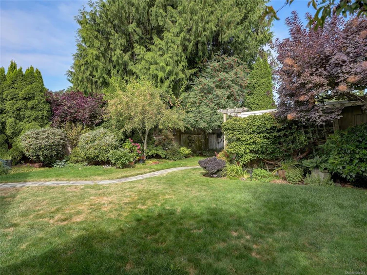 2568 Margate Avenue, Oak Bay, BC, V8S 3A4 - 16