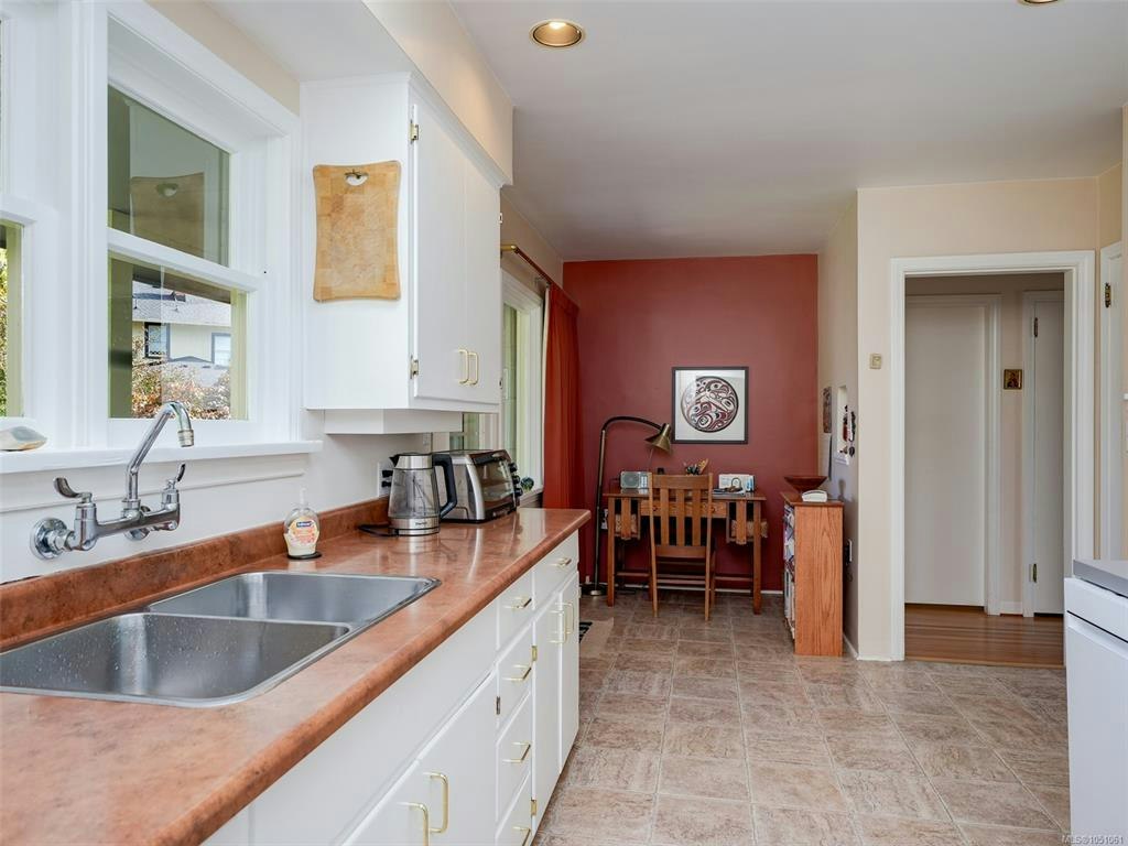 2568 Margate Avenue, Oak Bay, BC, V8S 3A4 - 6
