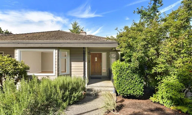 109-2829 Arbutus Road