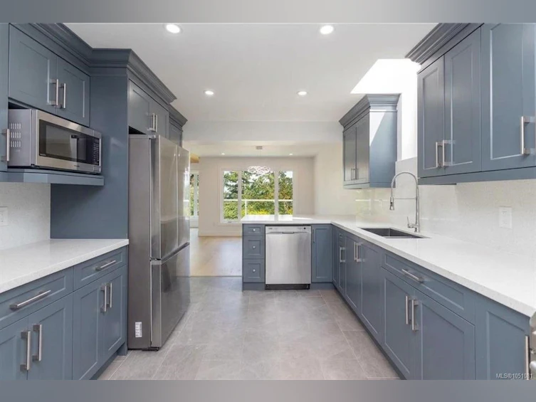 109-2829 Arbutus Road, Saanich, BC, V8N 5X5 - 2
