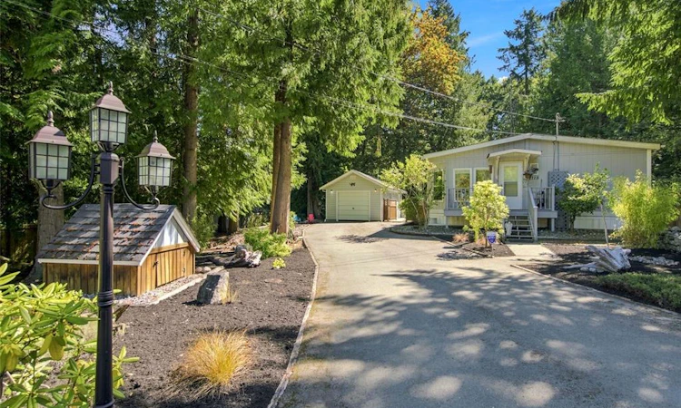 1115 Symons Crescent