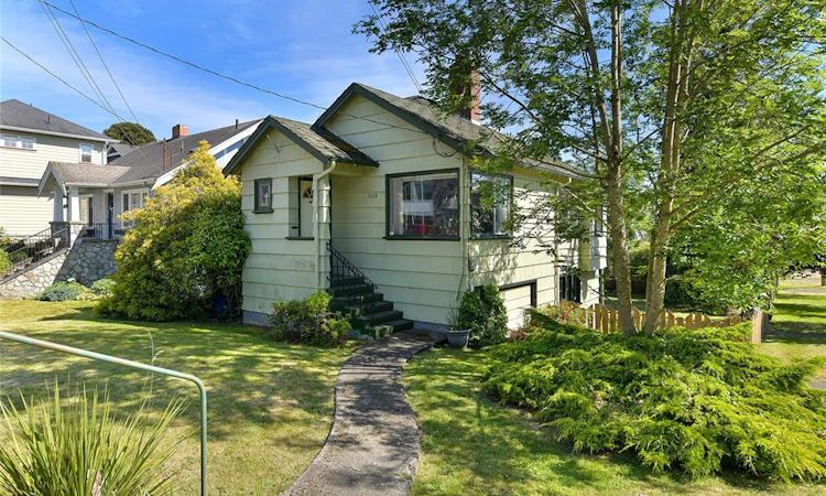 1113 Esquimalt Road