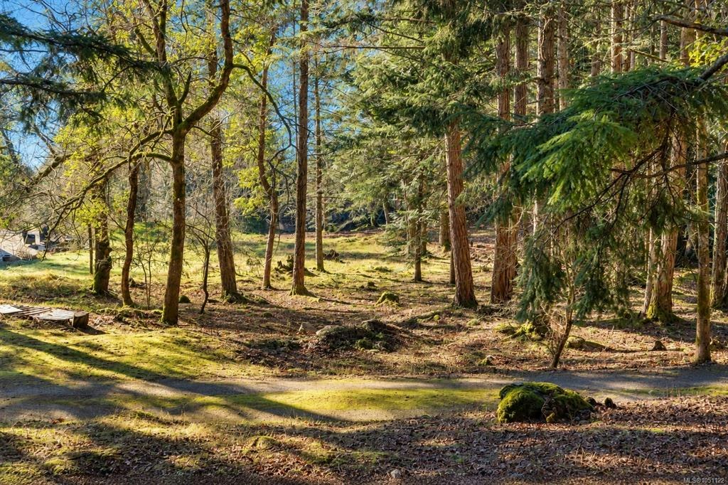 1183 Hillgrove Road, North Saanich, BC, V8L 5R8 - 5