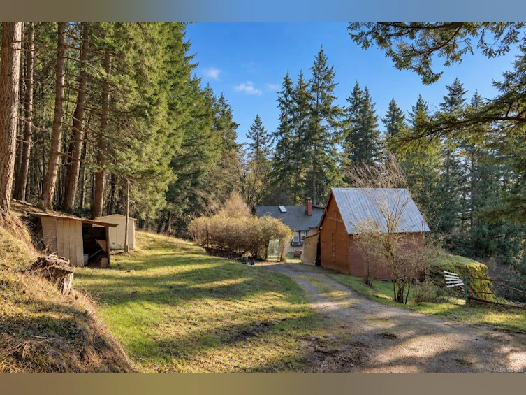 1183 Hillgrove Road, North Saanich, BC, V8L 5R8 - 2