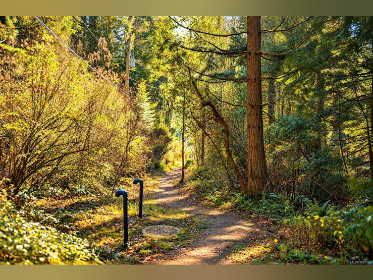 1183 Hillgrove Road, North Saanich, BC, V8L 5R8 - 36