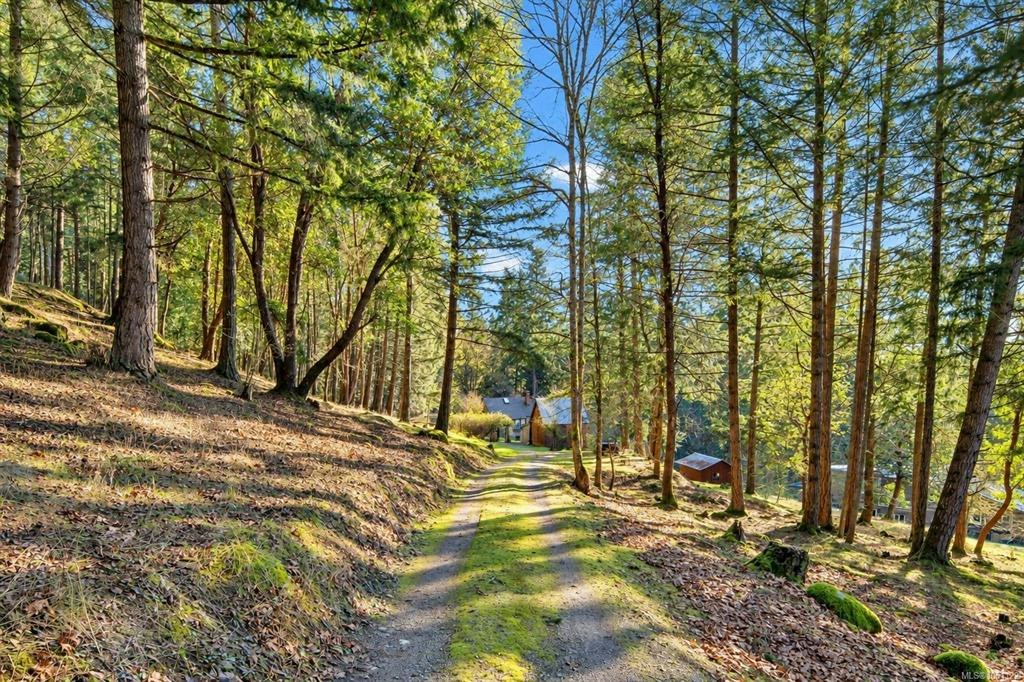 1183 Hillgrove Road, North Saanich, BC, V8L 5R8