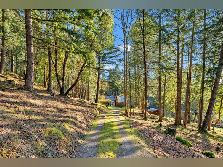 1183 Hillgrove Road, North Saanich, BC, V8L 5R8