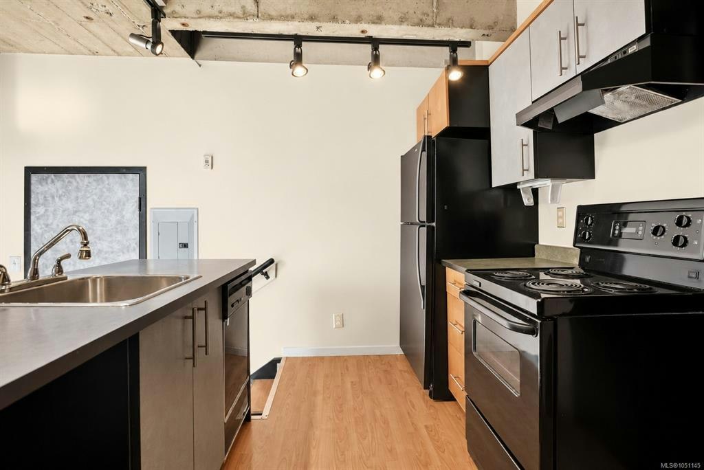 201-1061 Fort Street - 4