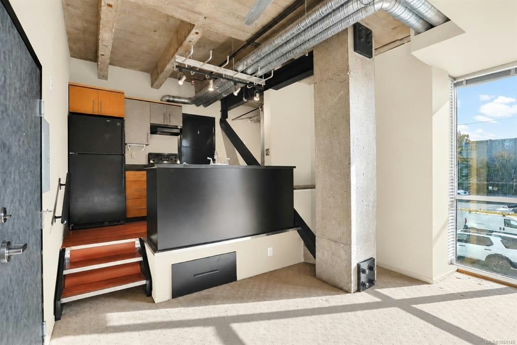 201-1061 Fort Street - 3