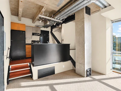 201-1061 Fort Street - 3