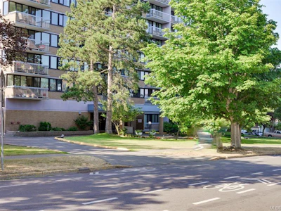 2004-647 Michigan Street - 3