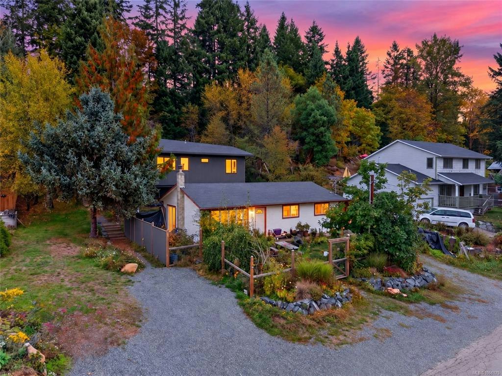 2522 Dunsmuir Avenue, Cumberland, BC, V0R 1S0