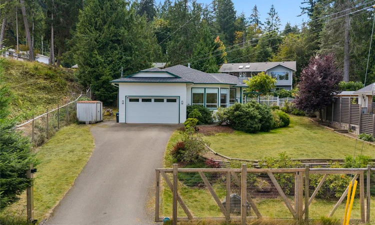 3104 Dolphin Drive
