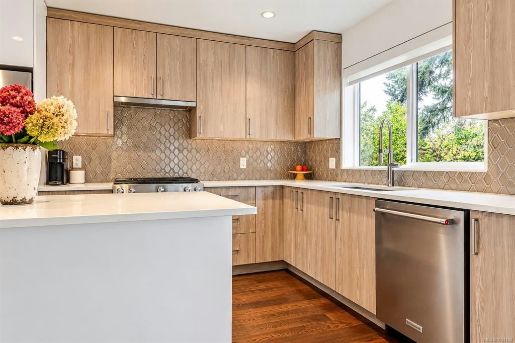 7-1032 Cloverdale Avenue, Saanich, BC, V8X 2T9