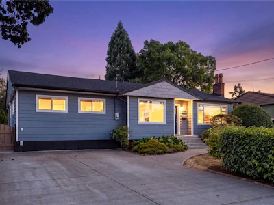 916 W Burnside Road - 2