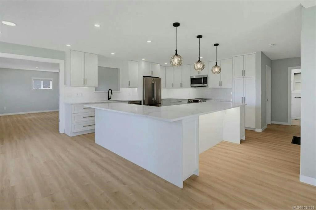 916 W Burnside Road - 5