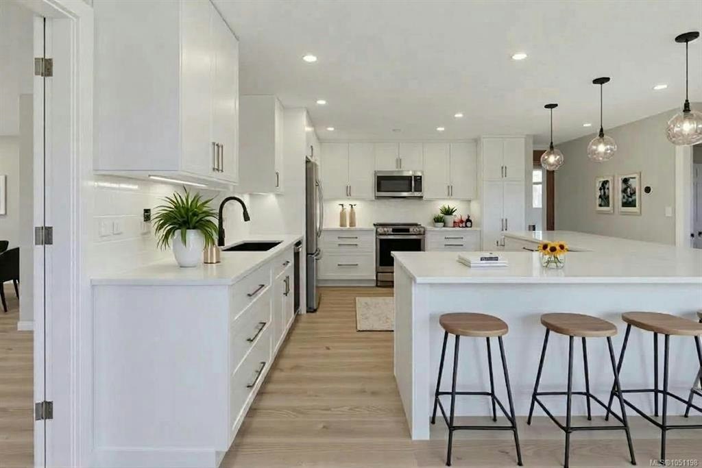 916 W Burnside Road - 3