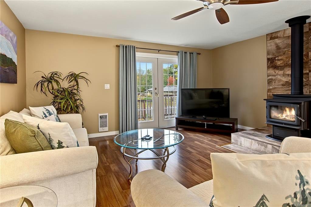 3505 Harris Crescent - 4