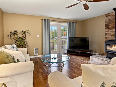 3505 Harris Crescent - 4
