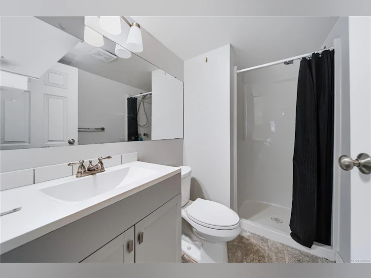 101-6715 Dover Road, Nanaimo, BC, V9V 1L8 - 4