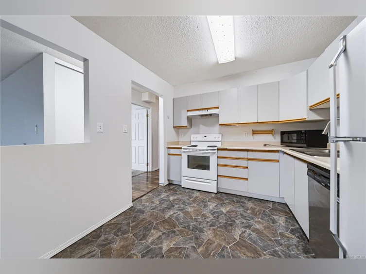 101-6715 Dover Road, Nanaimo, BC, V9V 1L8 - 5