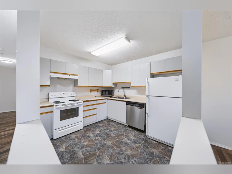 101-6715 Dover Road, Nanaimo, BC, V9V 1L8 - 6