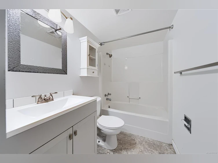 101-6715 Dover Road, Nanaimo, BC, V9V 1L8 - 3