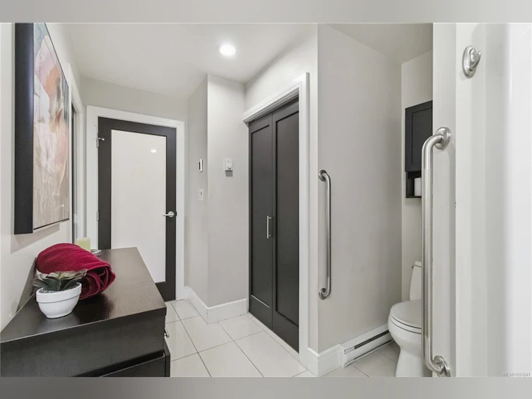 301-2850 Aldwynd Road, Langford, BC, V9B 3S7 - 34