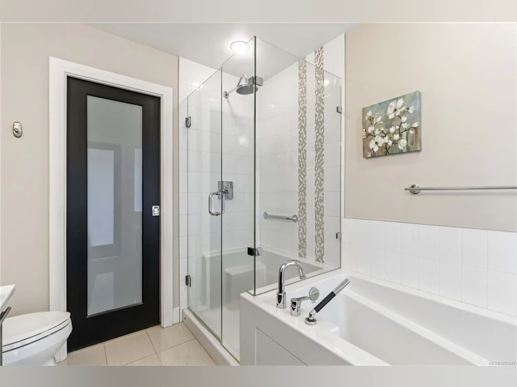 301-2850 Aldwynd Road, Langford, BC, V9B 3S7 - 26