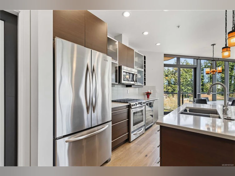 301-2850 Aldwynd Road, Langford, BC, V9B 3S7 - 19