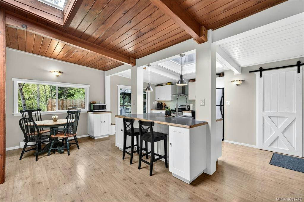 1465 North End Road - 5