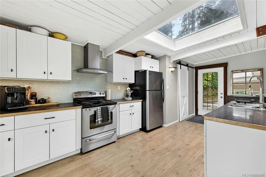 1465 North End Road - 4