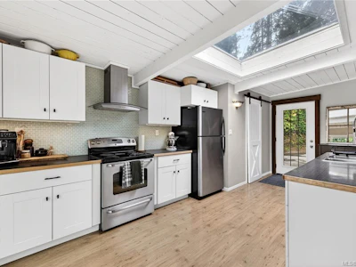 1465 North End Road - 4
