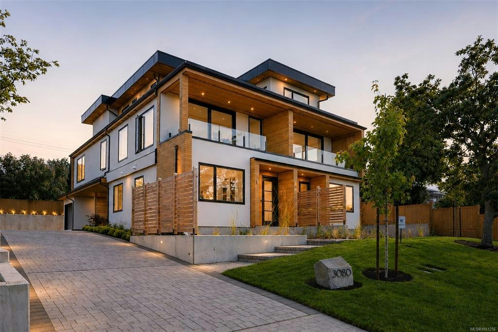 2-3080 Oakdowne Road, Oak Bay, BC, V8R 5N9