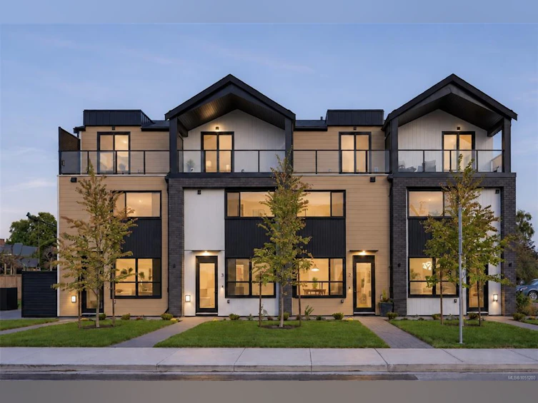 3-2100 Allenby Street, Oak Bay, BC, V8R 3C3