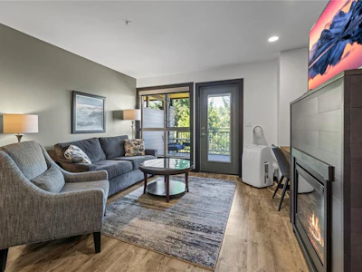 224-1175 Resort Drive - 5