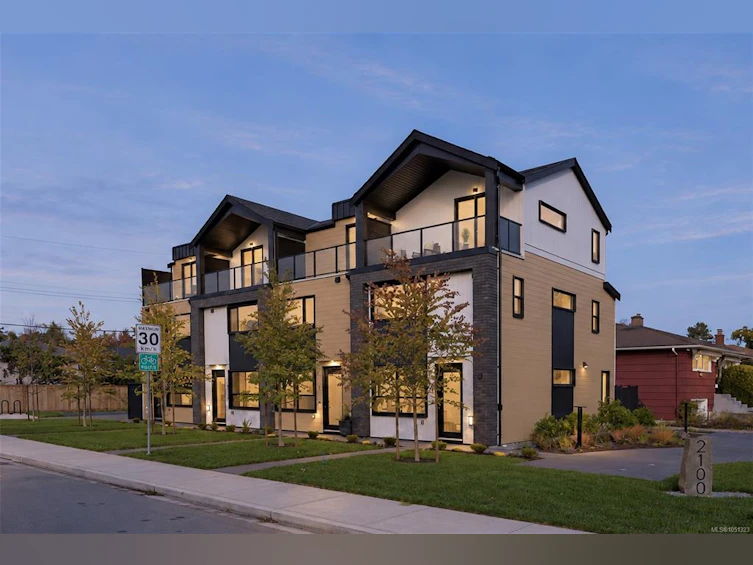 4-2100 Allenby Street, Oak Bay, BC, V8R 3C3 - 2