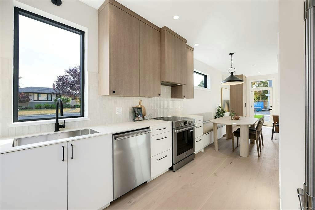 1-2100 Allenby Street, Oak Bay, BC, V8R 3C3 - 16