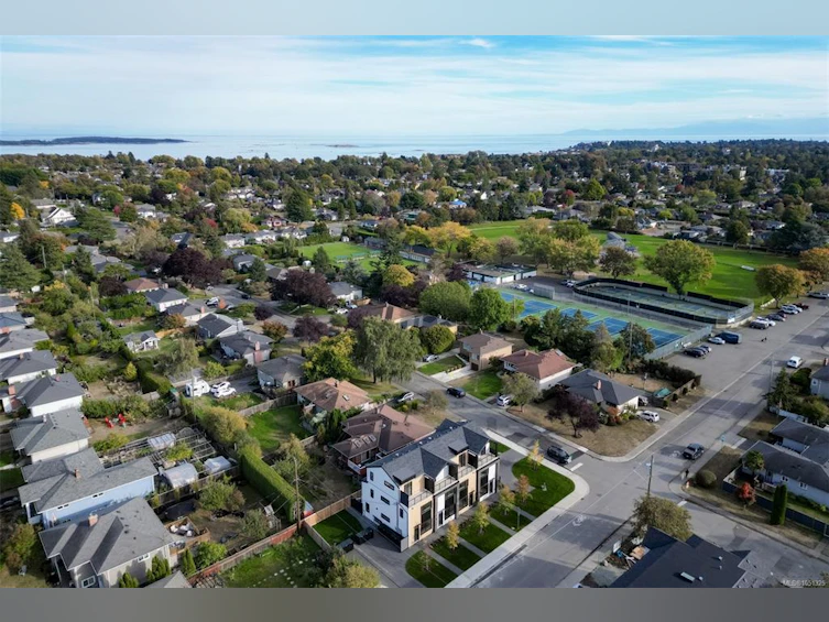 1-2100 Allenby Street, Oak Bay, BC, V8R 3C3 - 66