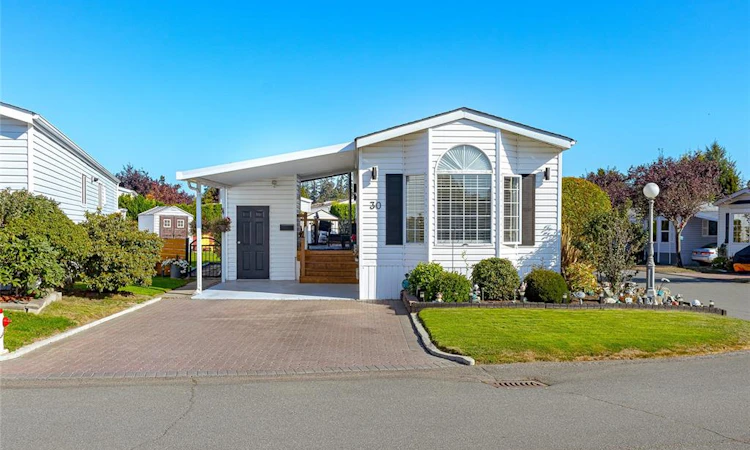 30-7583 Central Saanich Road