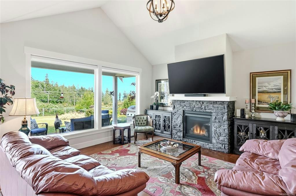 3861 Creekside Drive - 2